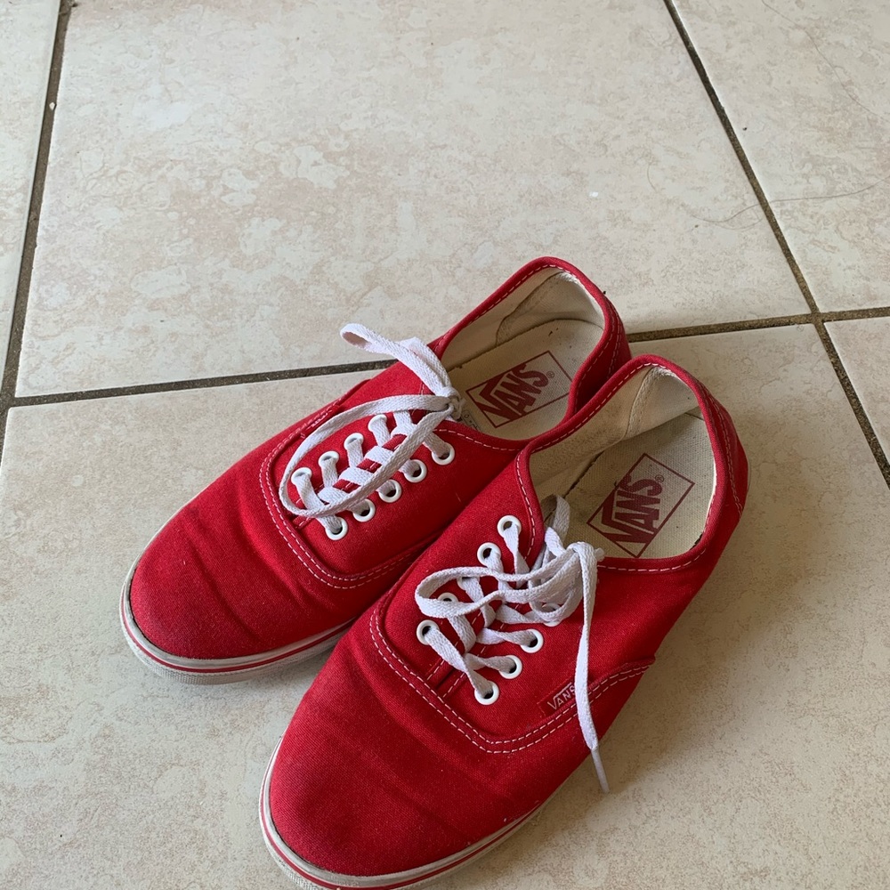 Red vans - Picture 2 of 2